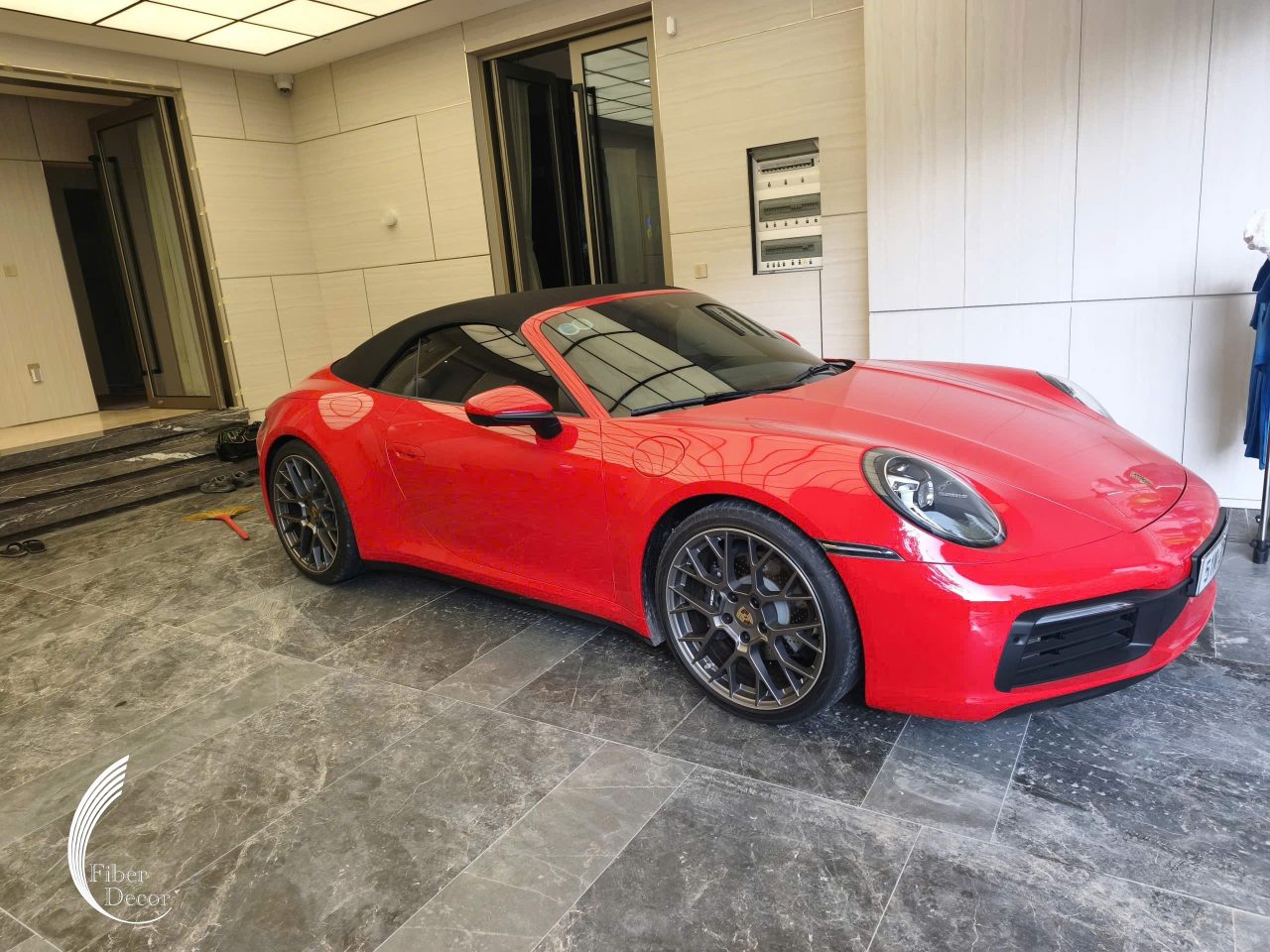 Trần xuyên sáng Bình Dương kết hợp gara để xe cao cấp với siêu xe Porsche 911