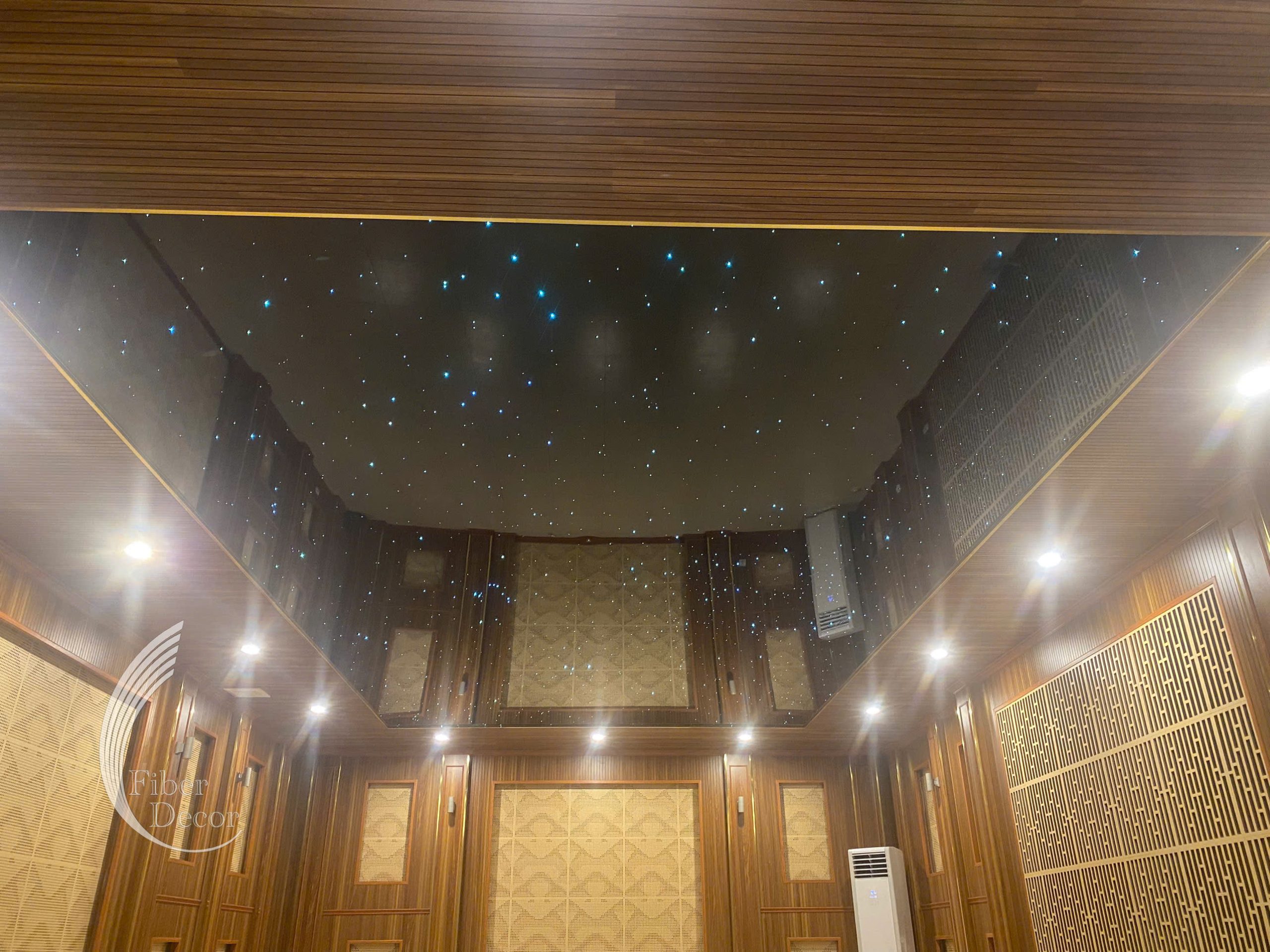 Trần sao nhân tạo được trang trí sợi quang thi công