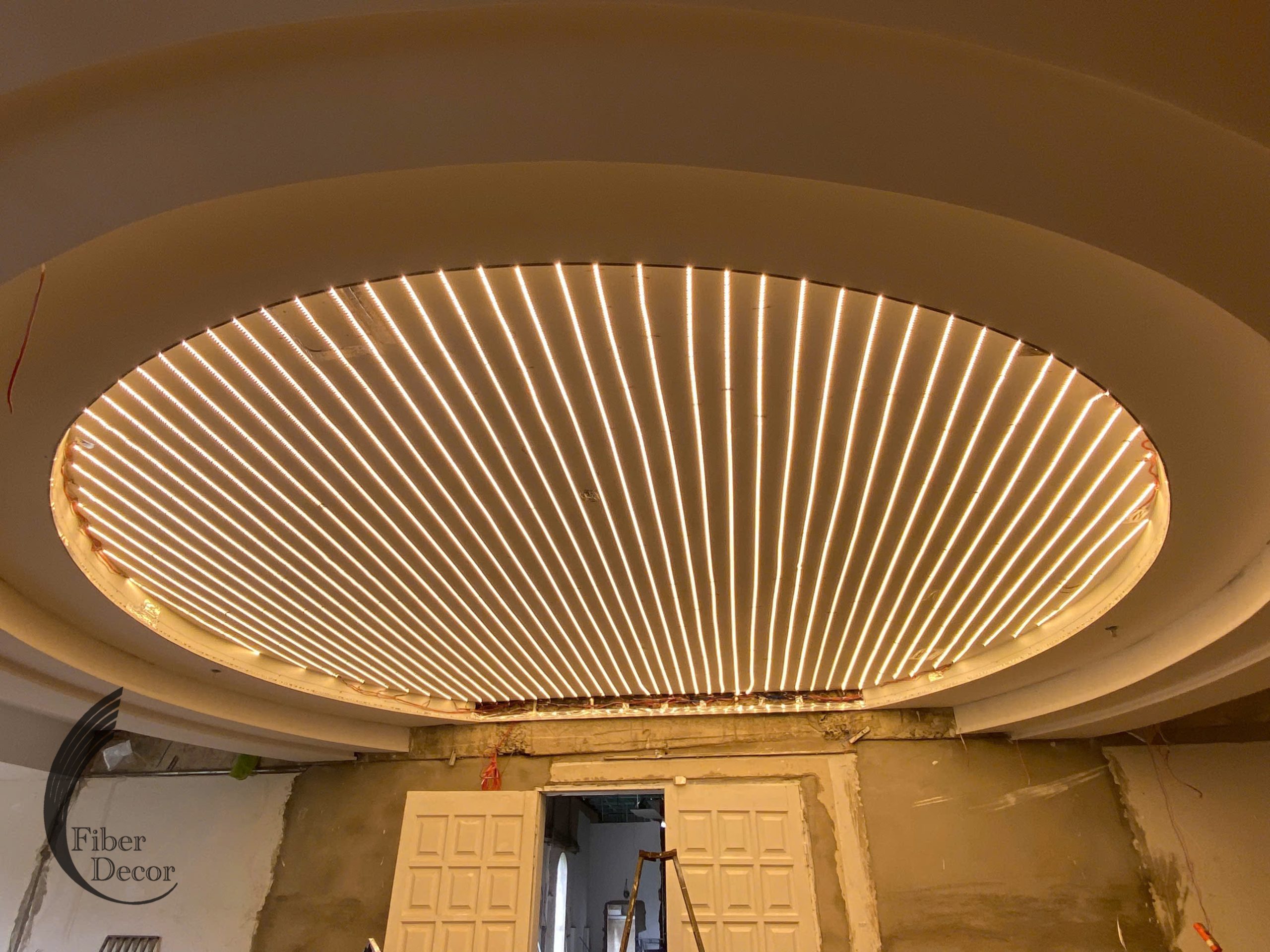 Thợ của Trang Trí Sợi Quang thi công led cho trần xuyên sáng