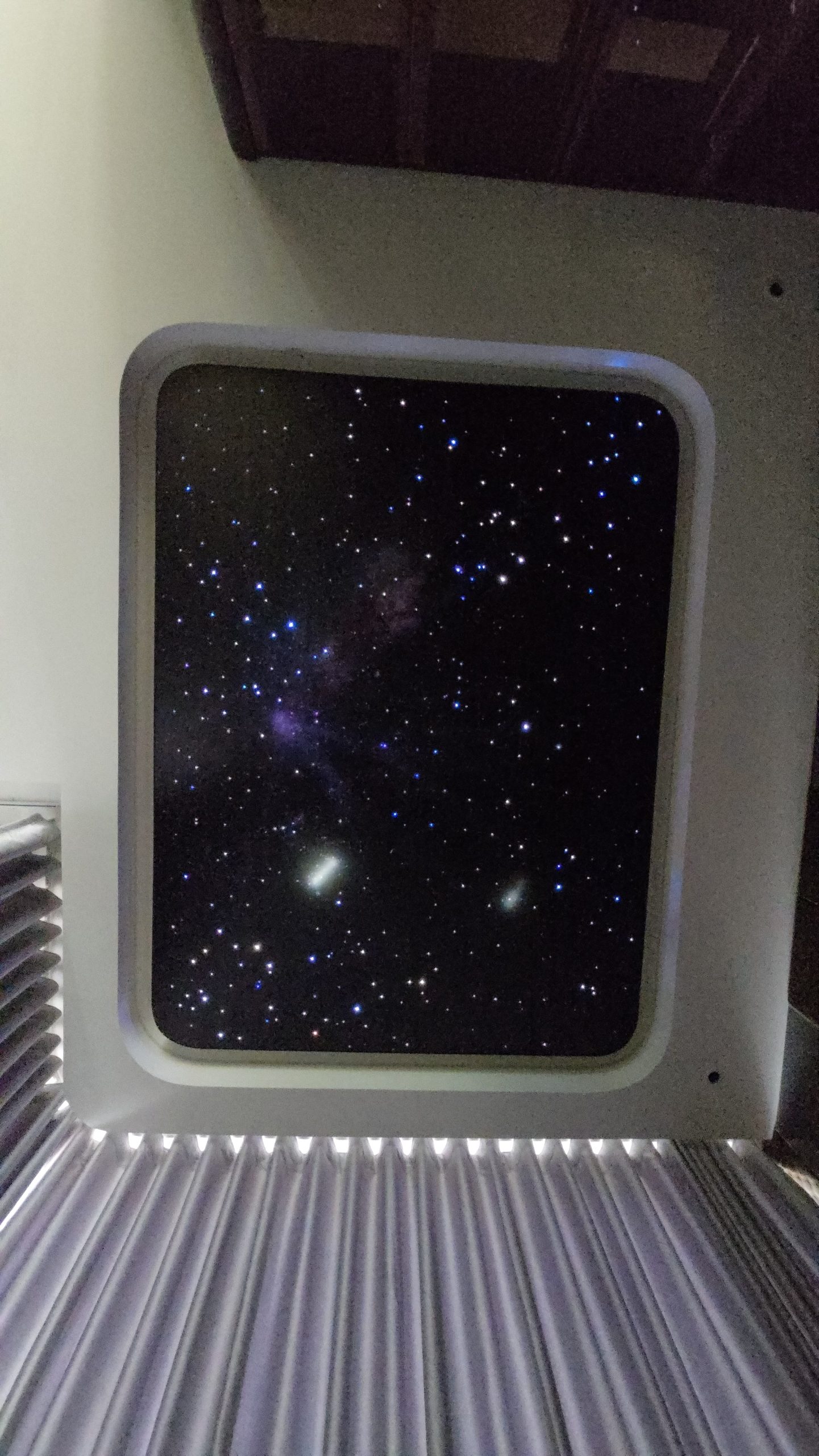 Hiệu ứng sao băng xanh sống động trên trần sao tấm căng Buôn Ma Thuột Đắk Lắk